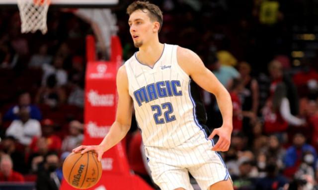 水队在保持 水队在保持