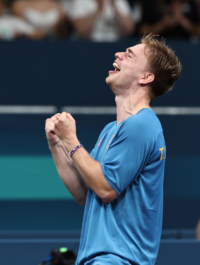 前仍显得无 前仍显得无